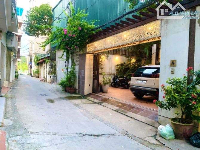BÁN BIỆT THỰ NGỌC THUỴ DT 168M2, 7 TẦNG, MT RỘNG, Ô TÔ THÔNG VÀO NHÀ ,GẦN CẦU CHƯƠNG DƯƠNG