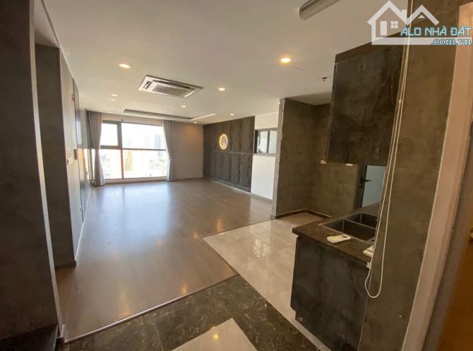 Bán căn chung cư FLC tầng cao view thoáng 3 ngủ nhà mới đẹp, căn góc thoáng sáng.