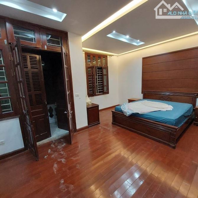 Bán Biệt Thự KĐT Yên Hòa: DT 200M2, MT 14m, 3Tầng, Vị Trí đẹp, Gía 79 Tỷ có thương lượng