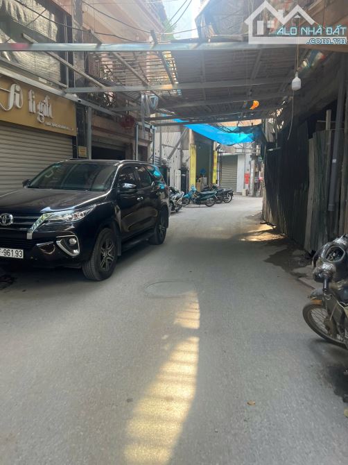 PHỐ LÊ QUANG ĐẠO, TRƯỚC NHÀ RỘNG THOÁNG, VÀI BƯỚC Ô TÔ TRÁNH, 54m2 8.9 TỶ