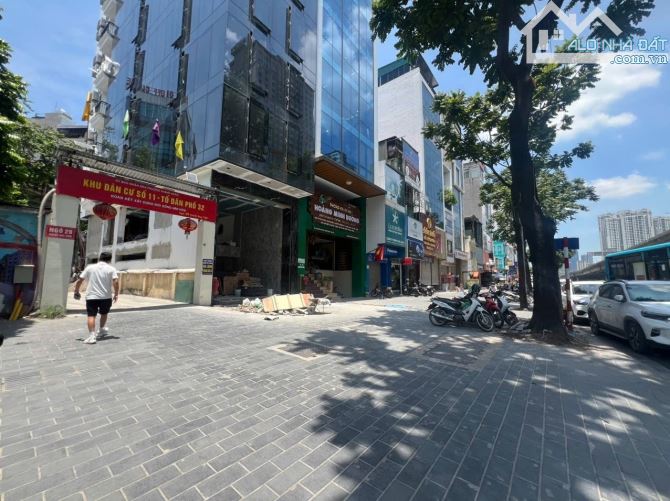 CẦN BÁN GẤP TOÀ NHÀ VP-  9 TẦNG - LÔ GÓC -VỊ TRÍ ĐẮC ĐỊA - NẰM TRÊN PHỐ - KHUẤT DUY TIẾN.