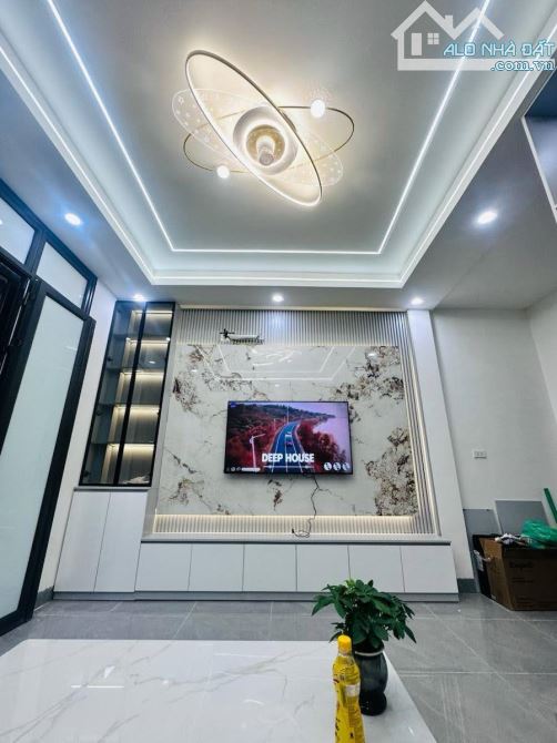 BÁN NHÀ HỒ TÙNG MẬU - CẦU GIẤY - NGÕ Ô TÔ - FULL NỘT THẤT - 30M2 - 5 TẦNG - 7.55 TỶ