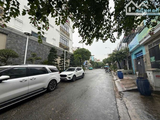 💎💎KHU VIP PHÂN LÔ ĐỒNG BỘ -SÁT BÊN ĐH GTVT VÀ KTX SINH VIÊN- ĐƯỜNG RỘNG 17M- SỔ VUÔNG