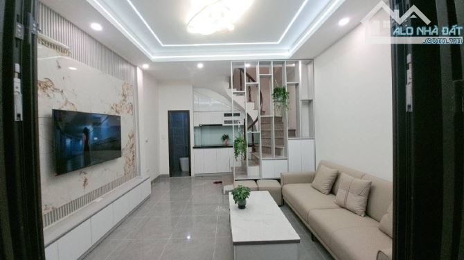 Bán nhà Hồ Tùng Mậu, dt35m, nhà mới, gần phố, gần ô tô, full nội thất