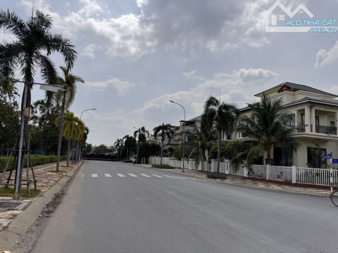 BIỆT THỰ VEN SÔNG SÀI GÒN - 477M2 - NGANG 22M - 38T - HOÀN CÔNG - 5