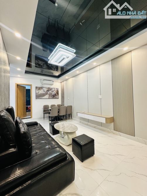 Bán tập thể phố Lương Đình Của (Đống Đa) sử dụng 65m2. 3 ngủ giá 3,86tỷ (có thương lượng)
