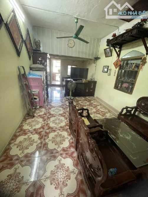 Bán tập thể dệt phố 8-3 (Hai Bà Trưng) sử dụng 65m2, 3 ngủ giá 2,65tỷ (có thương lượng)