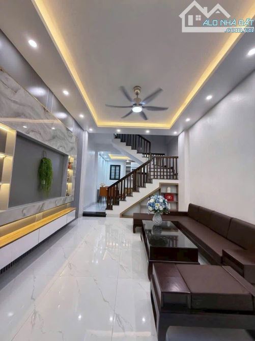 Bán căn nhà 3 tầng ngõ phố Ngọc Tuyền, TP Hải Phòng mới, 45m2, 3 ngủ, 2vs, nhà mới đẹp