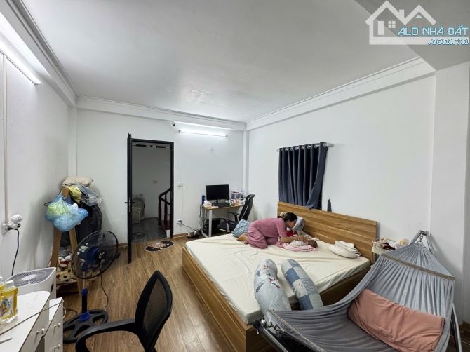 Bán nhà 5 tầng 43m chỉ 7.6 tỉ phân lô quân đội phố Nguyễn Lân - sát Lê Trọng Tấn