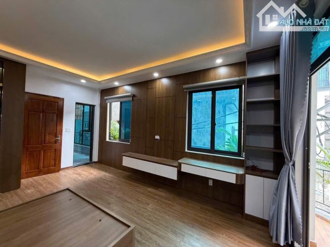 NHÀ ĐẸP HOÀNG HOA THÁM LÔ GÓC THOÁNG
