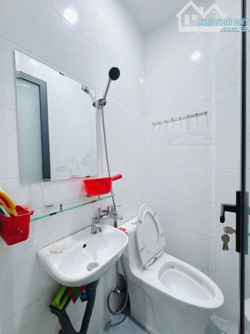 BÁN NHÀ ĐẸP 3 TẤM Q4 GẦN HẺM XE HƠI 3 CĂN GIÁ CHỈ 3TỈ 280 TL SỔ RIÊNG HẺM 3M KHU DÂN CƯ - 10