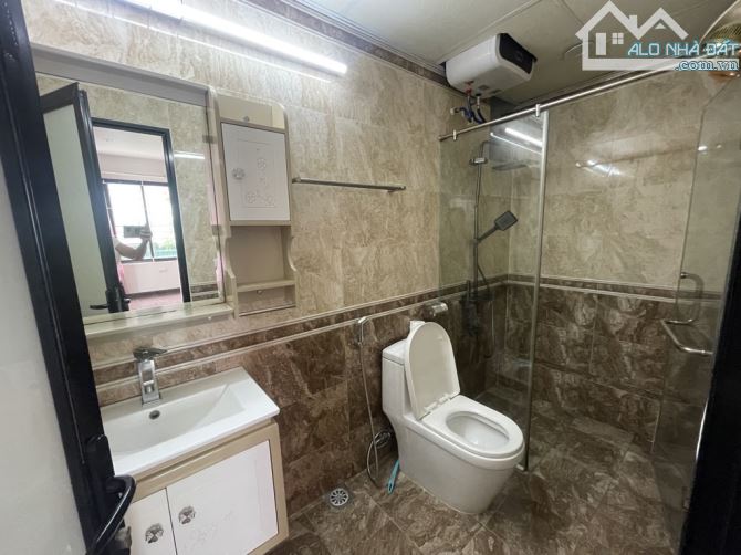 Bán nhà mặt tiền phố Thạch Bàn, 46m2- 5 tầng- mt6.6m-15 tỷ hơn, lô góc, vỉa hè, ô tô tránh - 10
