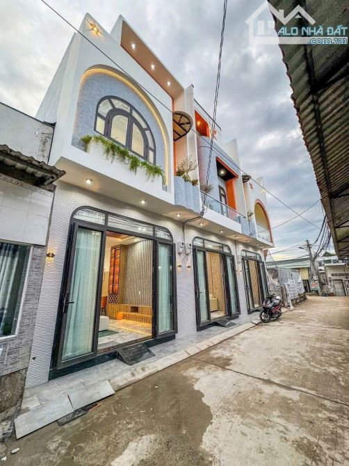 BÁN NHÀ TRỆT LẦU MỚI ĐẸP Full NỘI THẤT - Trục Chính Hẻm 25 Nguyễn Văn LINH -  Hưng Lợi - 1