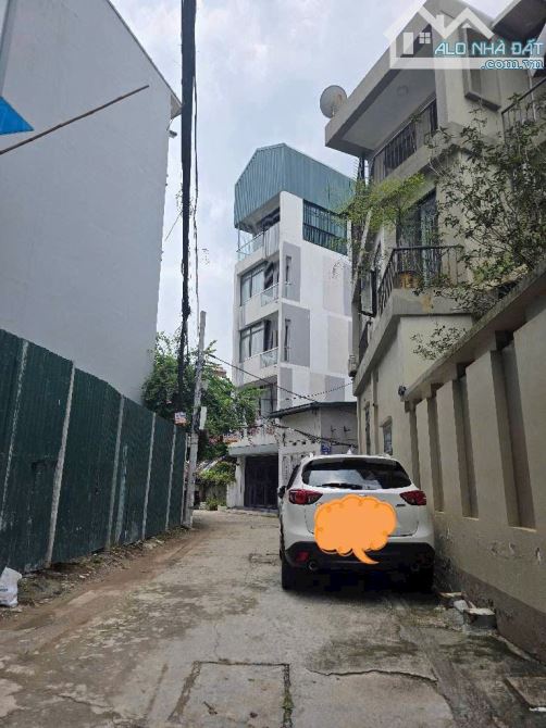 Bán nhà  c4 phố ngọc thuỵ sau trường pháp .lô góc ô tô thông  mt rộng nở hậu thông số  đẹp - 1
