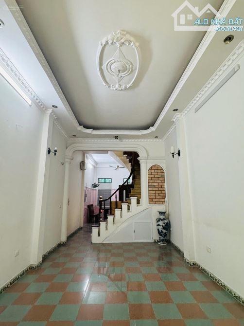 Cho thuê nhà ngõ 5 phố Hoàng Sâm. Diện tích 50m2 x 4 tầng mỗi tầng 2p +1 wc, ô tô đậu cửa - 1