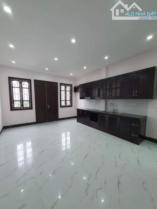 BÁN NHÀ PHÂN LÔ MAI DỊCH CẦU GIẤY DT 80M 7 TẦNG GARA THANG MÁY VỈA HÈ KINH DOANH 24.5 TỶ