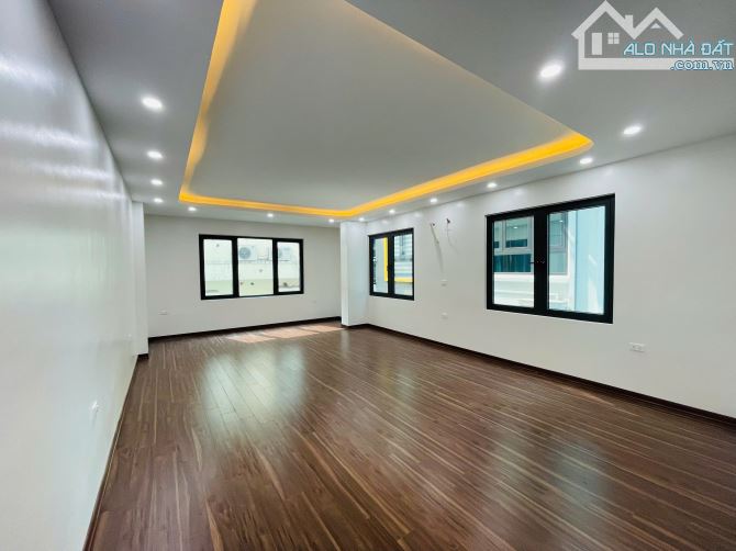 Hiếm! Nhà cực đẹp 45m2x7T thang máy. Phân lô, vỉa hè, ô tô tránh và đậu đỗ phố Đội Cấn. - 1