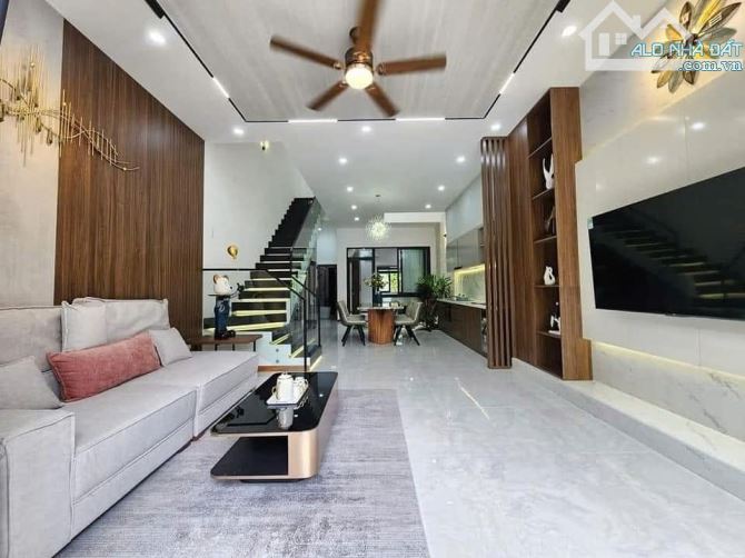 NHÀ SỔ RIÊNG 210M2 NGAY KCN VSIP3 TÂN UYÊN - 1