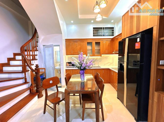 BÁN NHÀ NGUYỄN KHÁNH TOÀN CẦU GIẤY DT 45M 6 TẦNG 2 THOÁNG NGÕ NÔNG GẦN PHỐ GIÁ CHỈ 11 TỶ