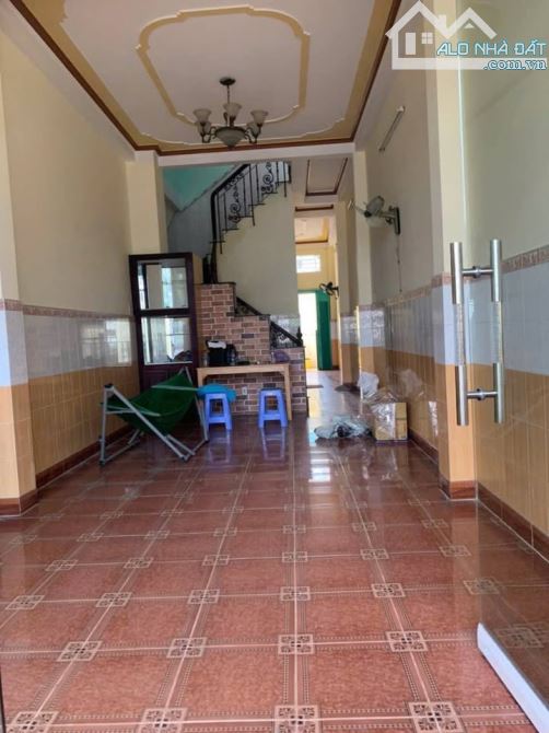 Bán gấp nhà 1 trệt 2 lầu Đ.Dương Công Khi, hóc môn 110m2, sổ riêng. Giá 999Tr - 1