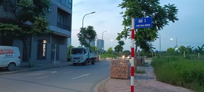 Bán nhanh lô đất TDC Cự Khối, 66M2 x MT rộng, 2 thoáng, đường 12m, vỉa hè 3m, ôto dừng đỗ - 1