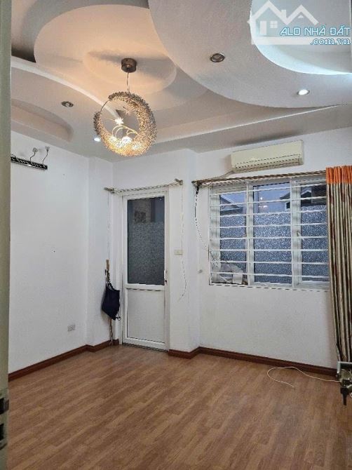 Bán nhà Ngọc Hà ô tô đỗ cửa, Dt 58m2, 4t, mt 4.4m, giá 14.2 tỷ, kinh doanh.