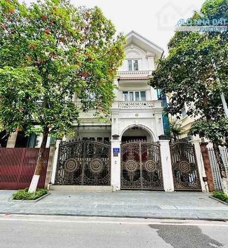 Bán Biệt Thự KĐT Yên Hòa: DT 200M2, MT 14m, 3Tầng, Vị Trí đẹp, Gía 79 Tỷ có thương lượng - 1