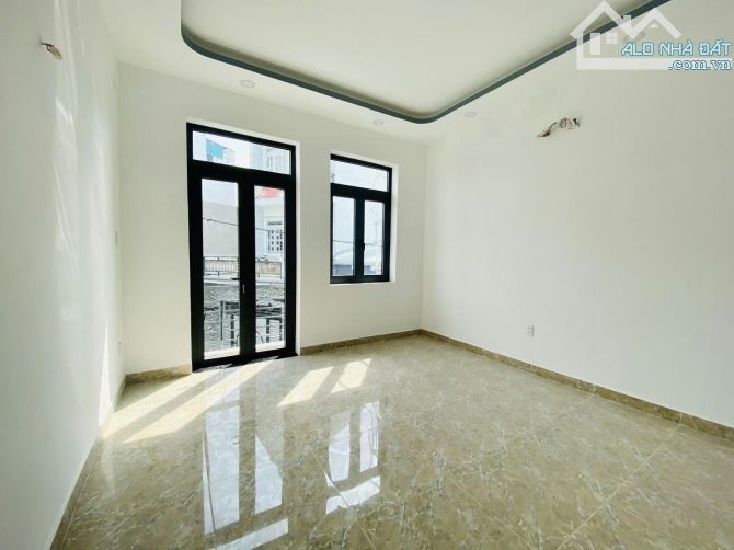 BÁN NHÀ 2 TẦNG ĐÚC 60M2 ( 4M X 15M) - HẺM XE HƠI THÔNG - HUỲNH THỊ HAI Q12 - 4.15 TỶ. - 1