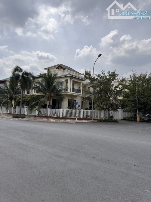 BIỆT THỰ VEN SÔNG SÀI GÒN - 477M2 - NGANG 22M - 38T - HOÀN CÔNG - 1