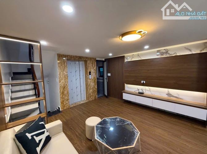 NHÀ ĐẸP HOÀNG HOA THÁM LÔ GÓC THOÁNG - 1