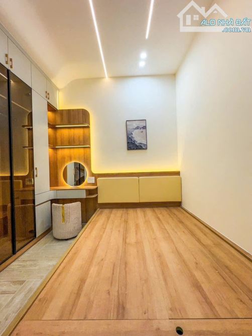 BÁN NHÀ TRỆT LẦU MỚI ĐẸP Full NỘI THẤT - Trục Chính Hẻm 25 Nguyễn Văn LINH -  Hưng Lợi - 2