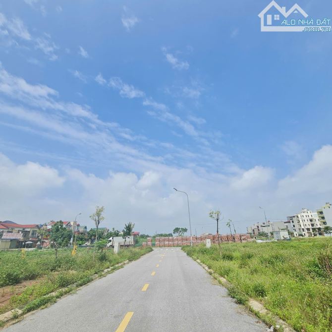 Bán lô Khắc Niệm 2, BN gần vườn hoa . Đã có sổ cá nhân mới còn thơm mùi mực. Dt 90m2 mt 6m - 2