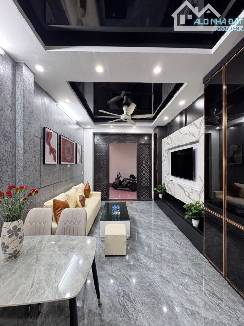 BÁN NHÀ ĐỊNH CÔNG THƯỢNG - Ô TÔ ĐỖ CỬA - FULL NỘI THẤT 30M HƠN 8TỶ