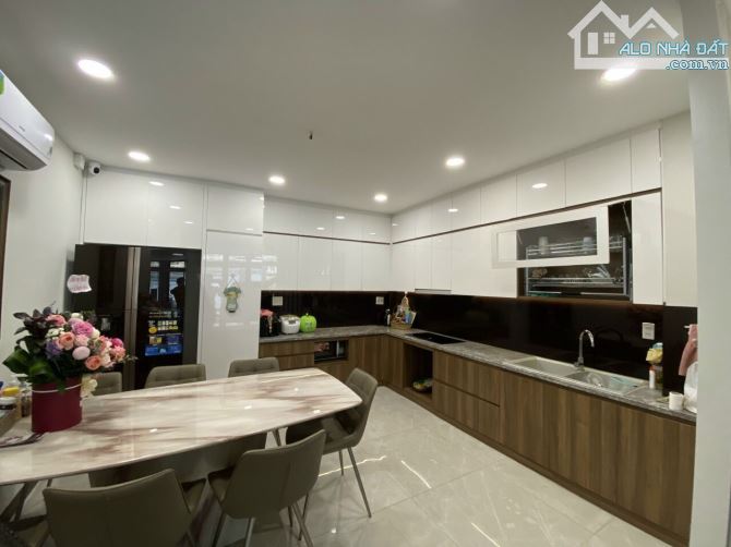 Mặt Tiền Quận 1 ngay Trần Quang Khải & Hai Bà Trưng, 4 x 22m, 6 lầu - Chỉ 2x tỷ - 2