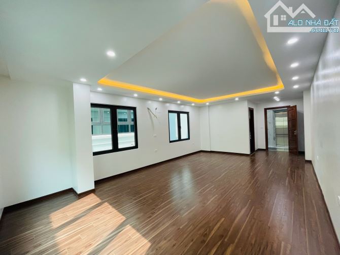 Hiếm! Nhà cực đẹp 45m2x7T thang máy. Phân lô, vỉa hè, ô tô tránh và đậu đỗ phố Đội Cấn. - 2