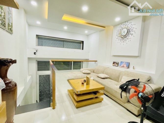 Ngộp vốn bán gấp nhà huỳnh mẫn đạt-bình thạnh giá 4tỷ890/ 68,6 - 2