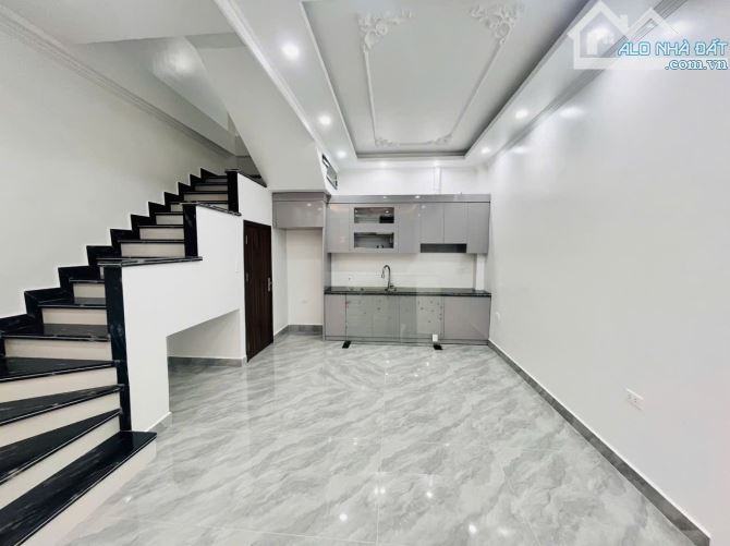 Bán nhà 4 tầng độc lập phố Văn Cao - 2