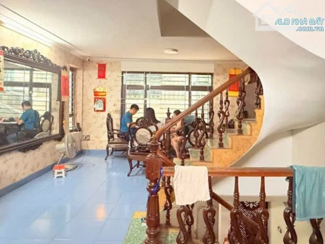 NGỌC KHÁNH - LÔ GÓC - GẦN PHỐ - KINH DOANH - DÒNG TIỀN - 40M² NHỈNH 12 TỈ - 2