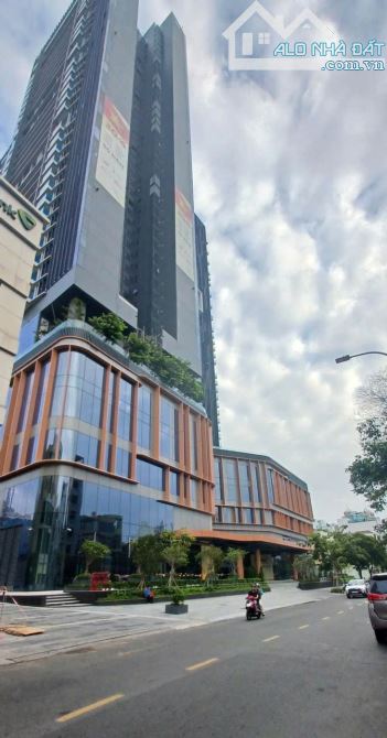 Nhà Góc 2MT Nguyễn Trãi, Q.1 - Ngay Landcaster - DT: 4,22m x 17,5m - Giá: 40 Tỷ - 2