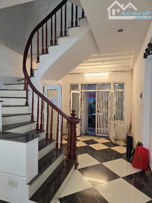 Bán nhà Ngọc Hà ô tô đỗ cửa, Dt 58m2, 4t, mt 4.4m, giá 14.2 tỷ, kinh doanh. - 1