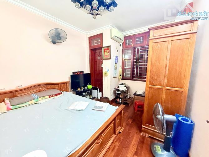 Bán Nhà Phố Cảm Hội - Dân Trí Cao - Vị Trí Xuất Sắc - Nội Thất Toàn Gỗ Giá Trị - 2