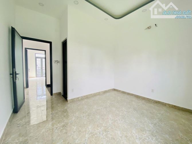 BÁN NHÀ 2 TẦNG ĐÚC 60M2 ( 4M X 15M) - HẺM XE HƠI THÔNG - HUỲNH THỊ HAI Q12 - 4.15 TỶ. - 2