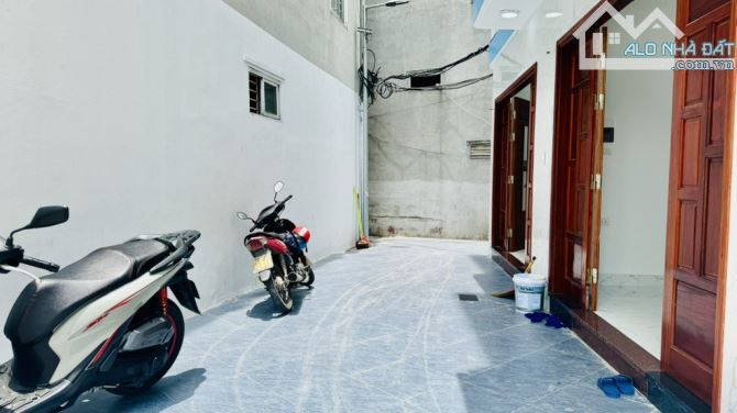 🏡 BÁN NHÀ SÁT BIGC LONG BIÊN – 5 TẦNG – NỘI THẤT HIỆN ĐẠI – GIÁ HƠN 5 TỶ  📍 - 2