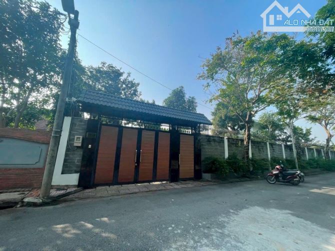 Bán vài biệt thự sân vườn Hóc Môn; 875m2 24 tỷ. - 2
