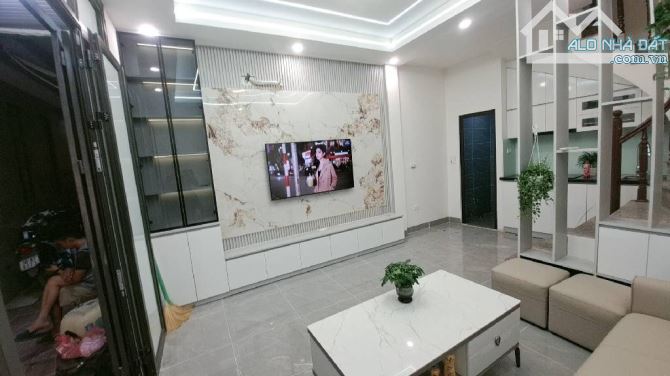 Bán nhà Hồ Tùng Mậu, dt35m, nhà mới, gần phố, gần ô tô, full nội thất - 2