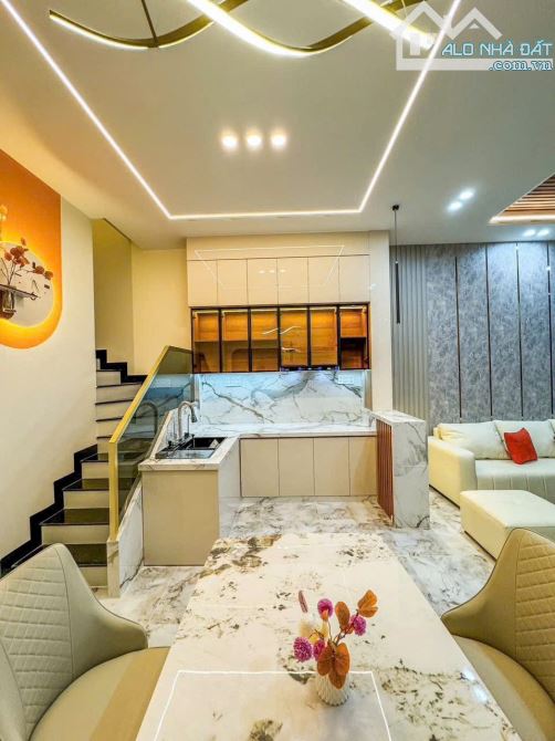 BÁN NHÀ TRỆT LẦU MỚI ĐẸP Full NỘI THẤT - Trục Chính Hẻm 25 Nguyễn Văn LINH -  Hưng Lợi - 3
