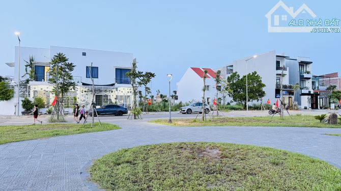 👉👉👉Siêu phẩm đất nền VIEW CÔNG VIÊN - Và BÃI ĐỖ XE  ( Hoa Hậu KQH Hương Sơ) - 2