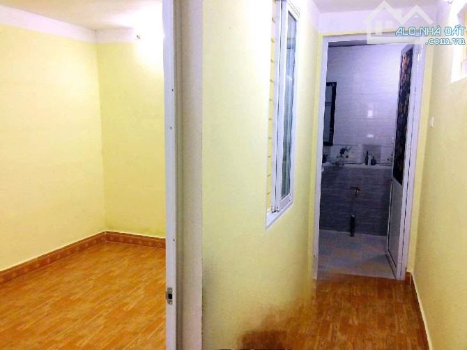 THƯỢNG THANH - GẦN PHỐ - LÔ GÓC - BÁN ĐẤT TẶNG NHÀ CẤP 4 CÓ GÁC XÉP - Ở LUÔN - 3