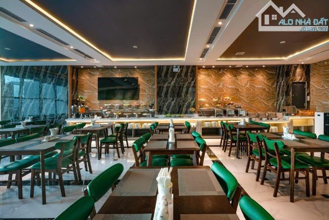 Bán khách sạn mặt tiền đường Trần Phú  -  Diện tích đất: 212 m2,ngang 9 mét , 20 tầng - 3