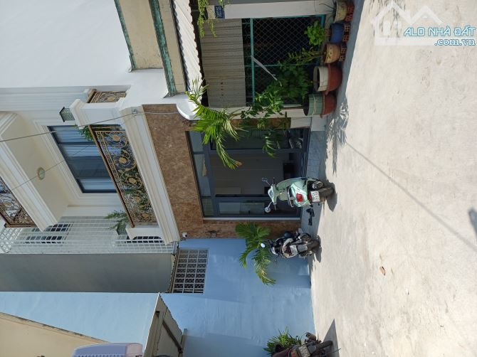 NHÀ PHỐ 3 TẦNG TRUNG TÂM Q7-MỚI ĐẸP Ở NGAY - HOÀN CÔNG ĐỦ 81M2 - XH TỚI NHÀ - CHỈ 9.7 T Ỷ - 3